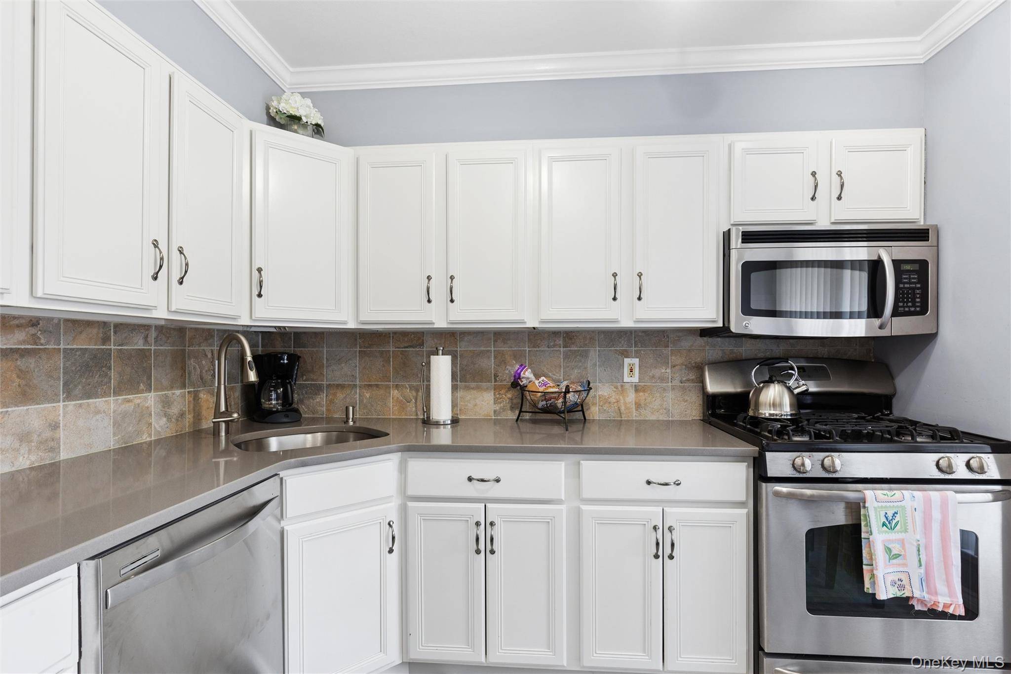2 Hemlock CT #2, Selden, NY 11784