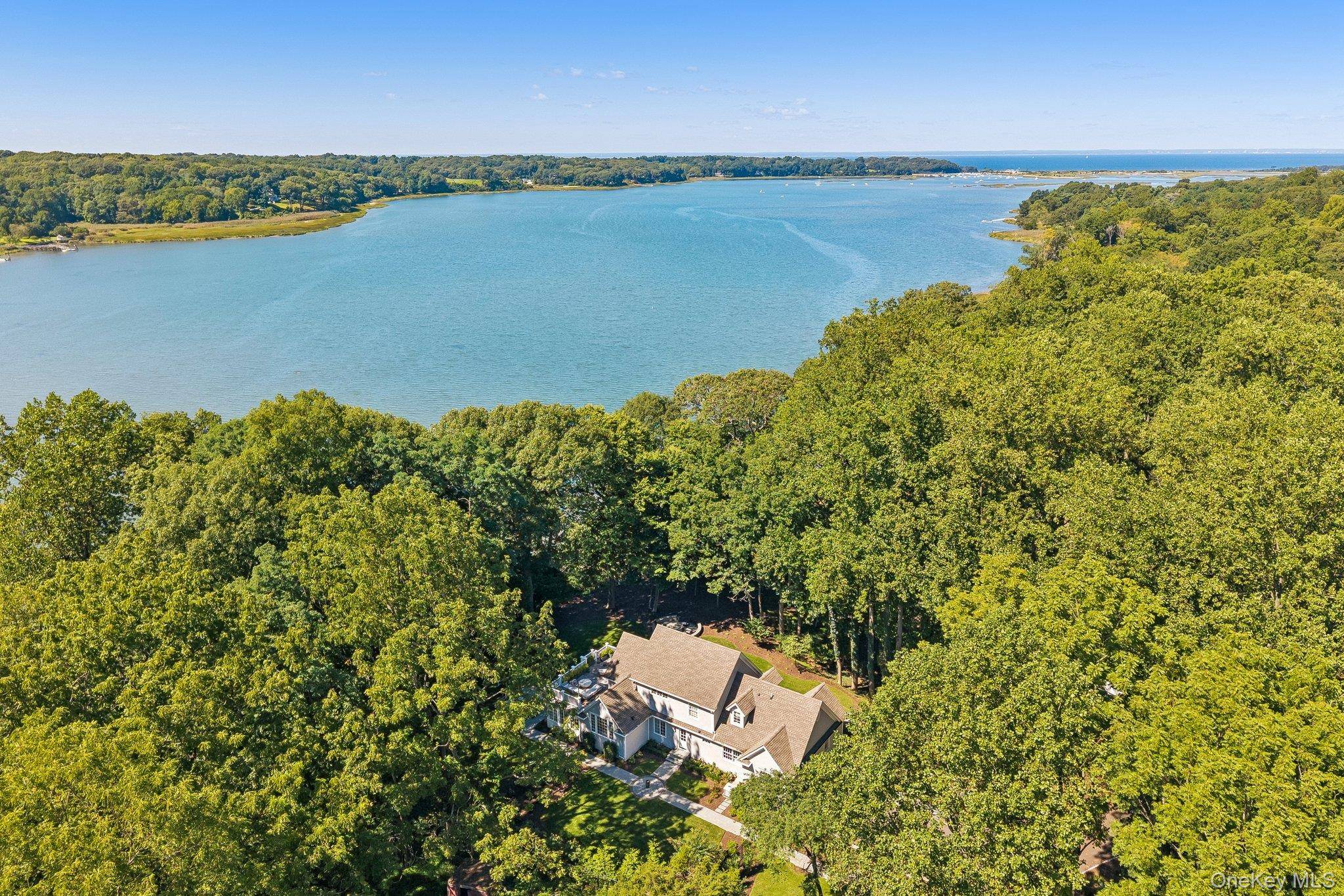 31 Thompson LN, Head Of The Harbor, NY 11780