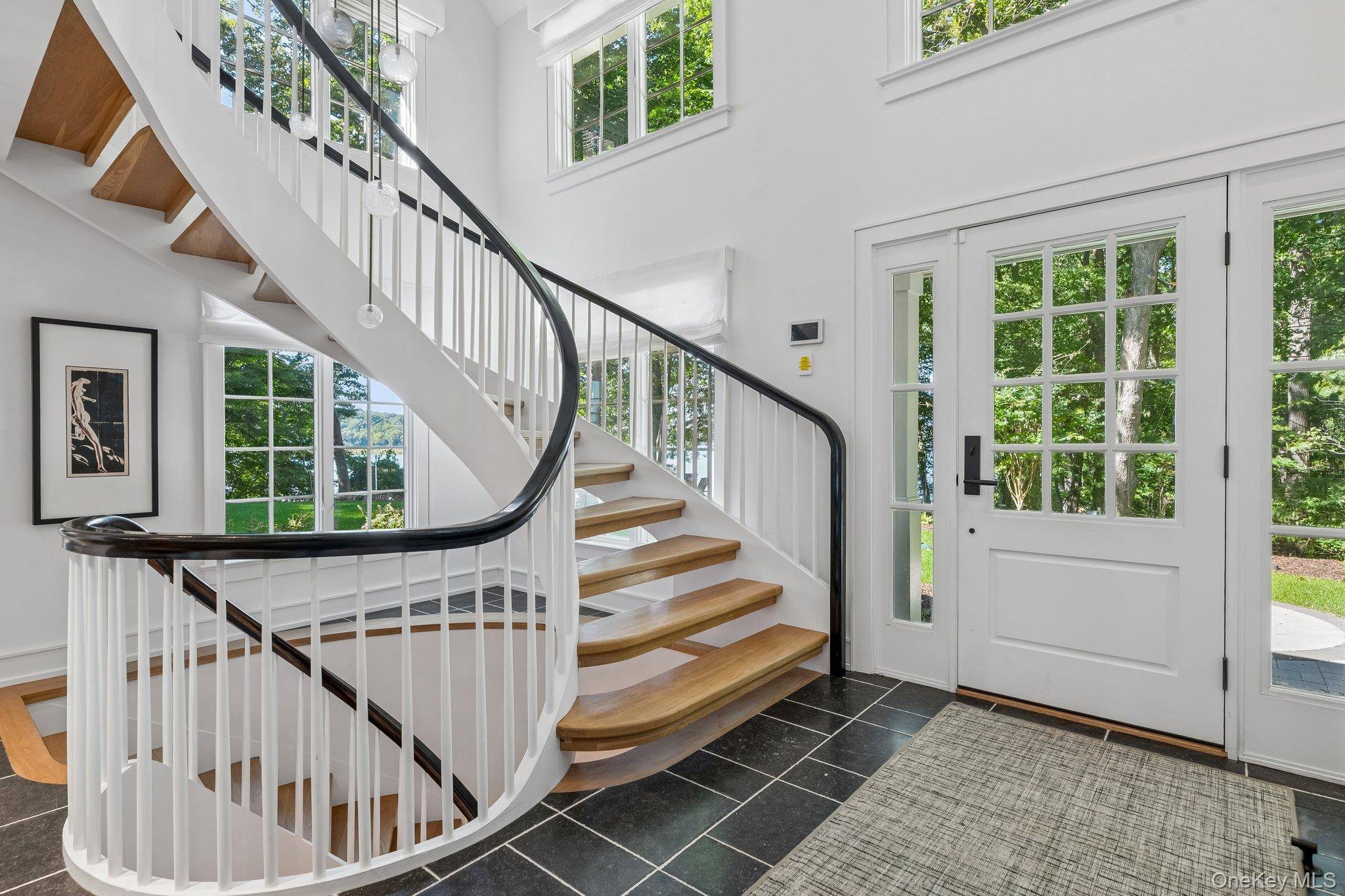 31 Thompson LN, Head Of The Harbor, NY 11780