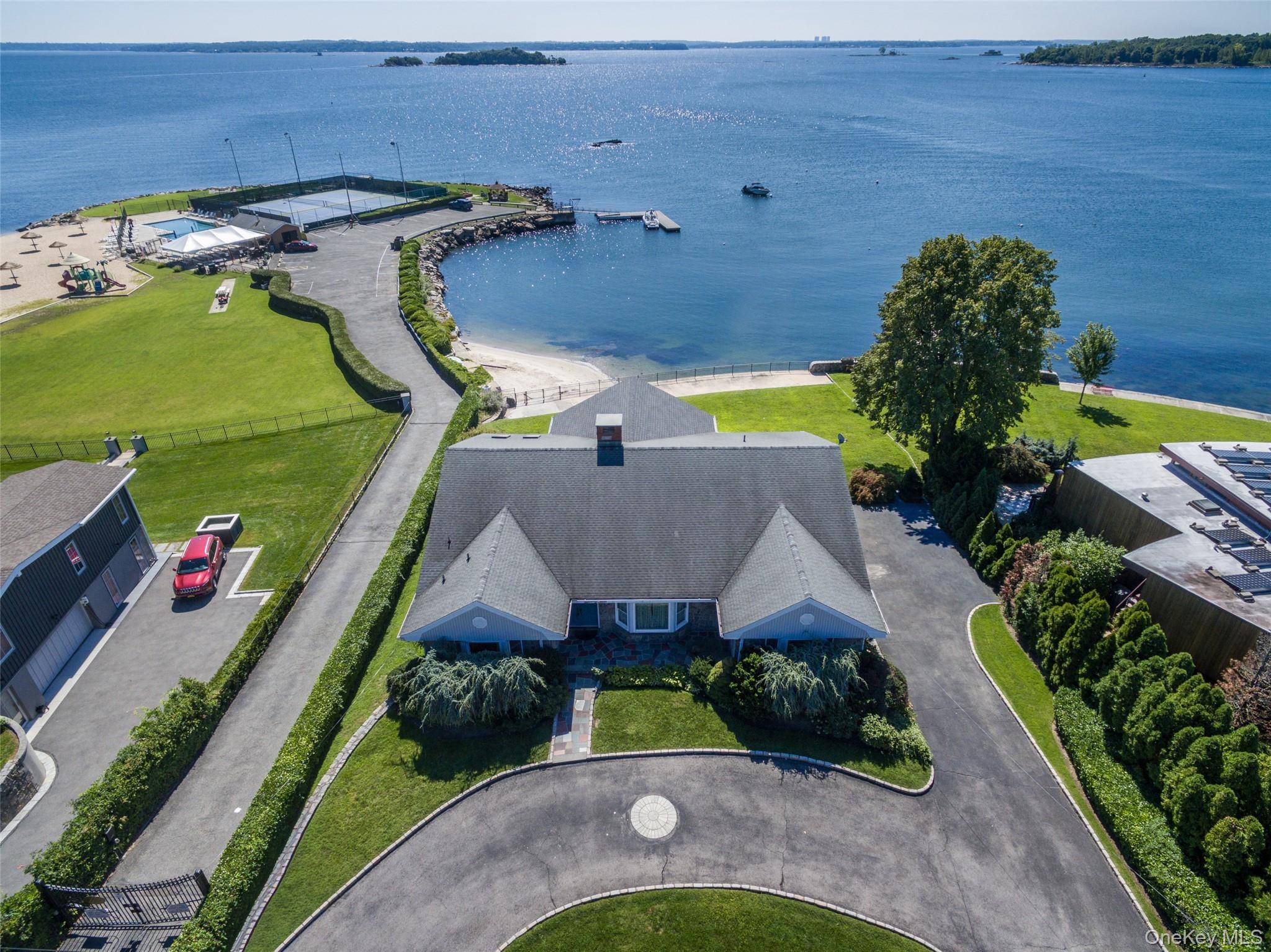 73 Kensington OVAL, New Rochelle, NY 10805