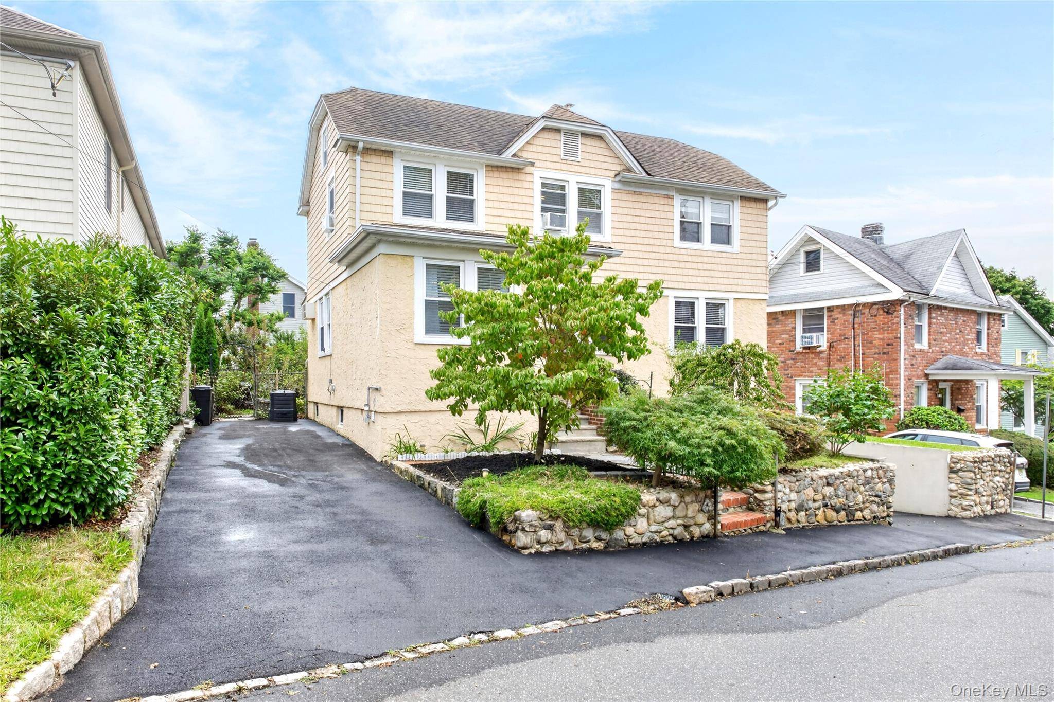 12 Pulaski PL, Port Washington, NY 11050