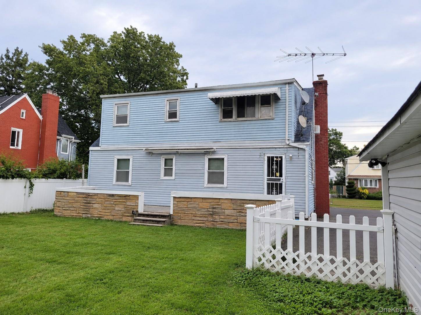 220 Lehrer AVE, Elmont, NY 11003