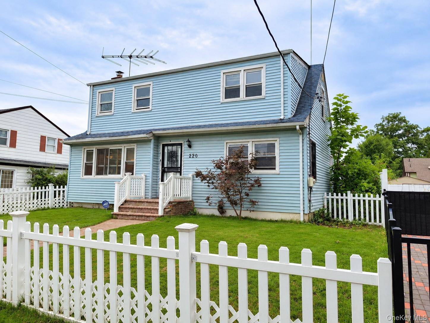 220 Lehrer AVE, Elmont, NY 11003