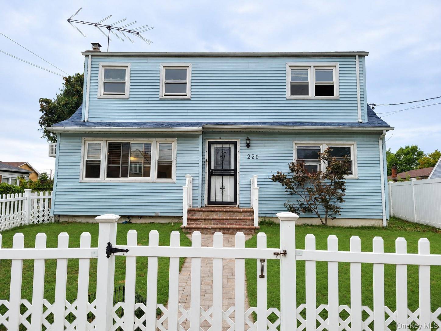 220 Lehrer AVE, Elmont, NY 11003