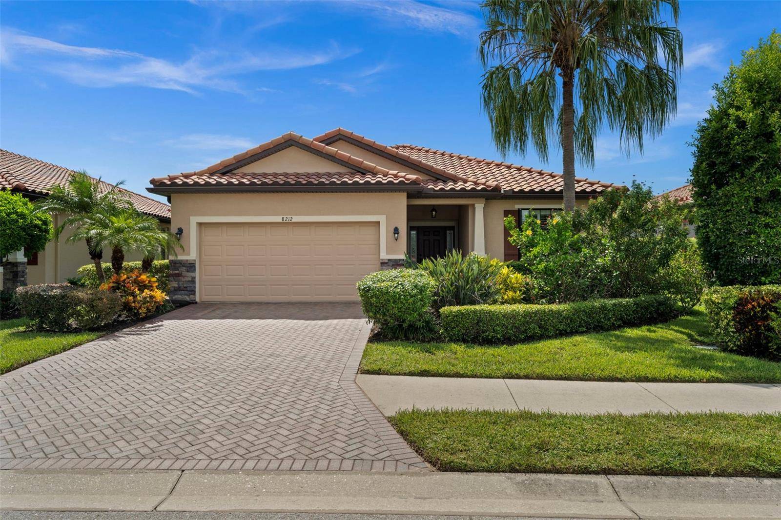 8212 36TH ST E, Sarasota, FL 34243