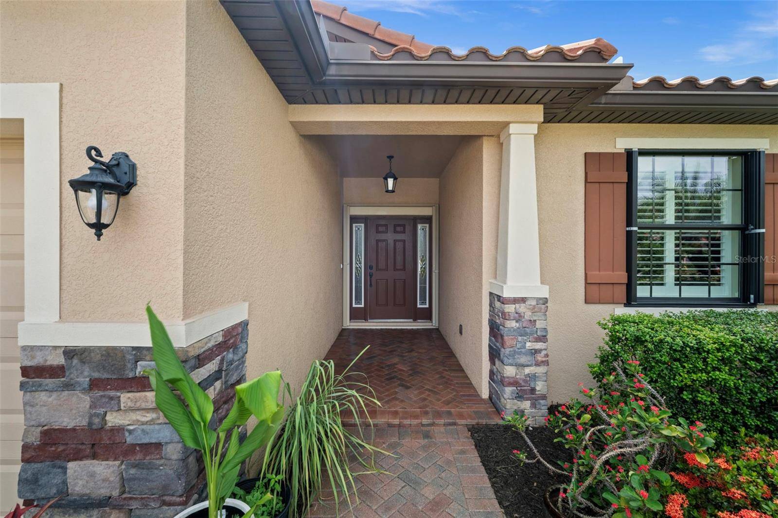 8212 36TH ST E, Sarasota, FL 34243