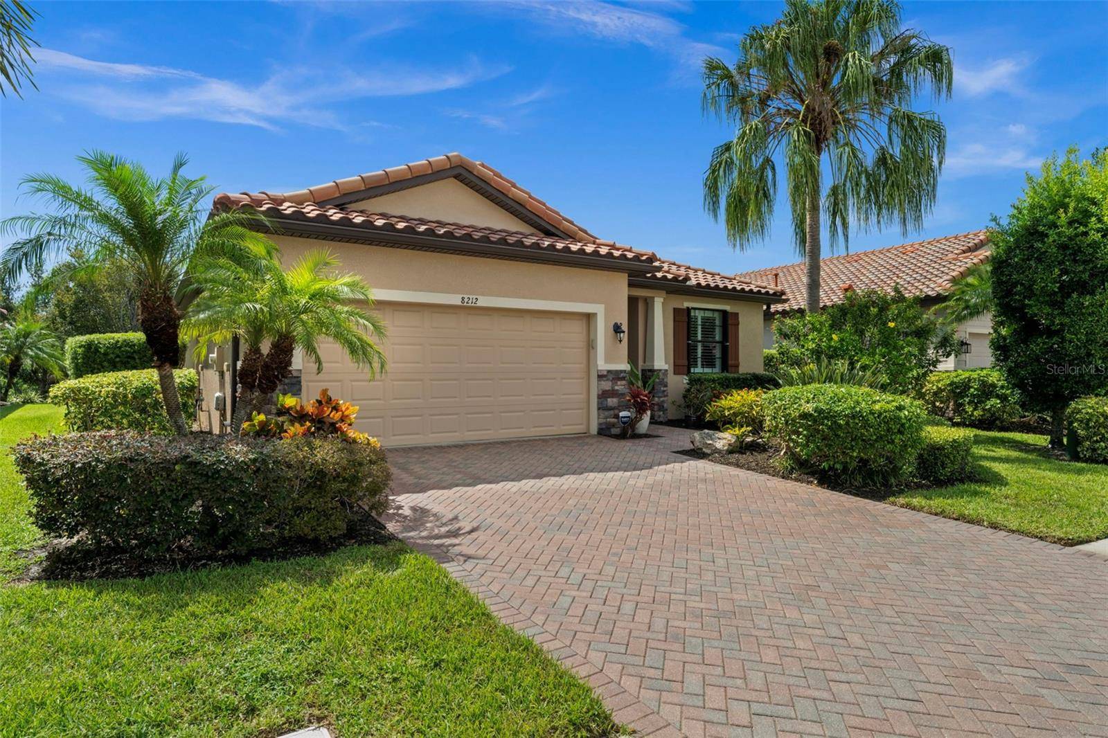 8212 36TH ST E, Sarasota, FL 34243