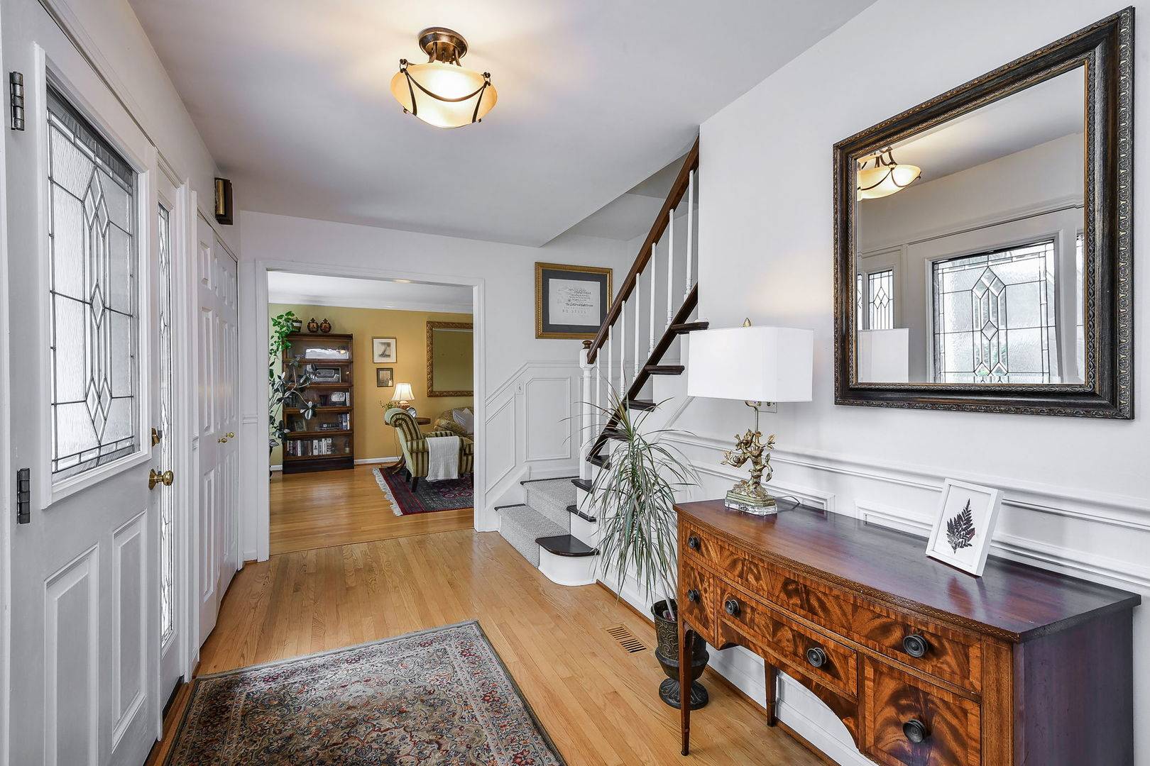 141 Shelley LN, Wheaton, IL 60189