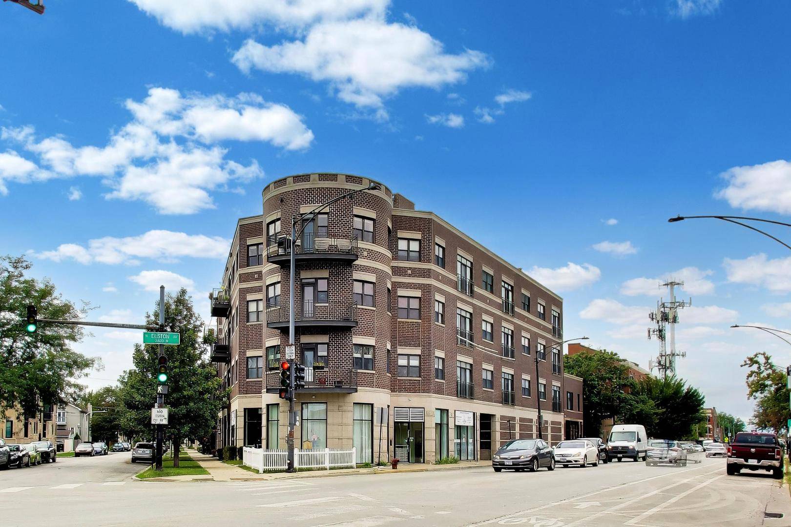 3028 W ROSCOE ST #203, Chicago, IL 60618