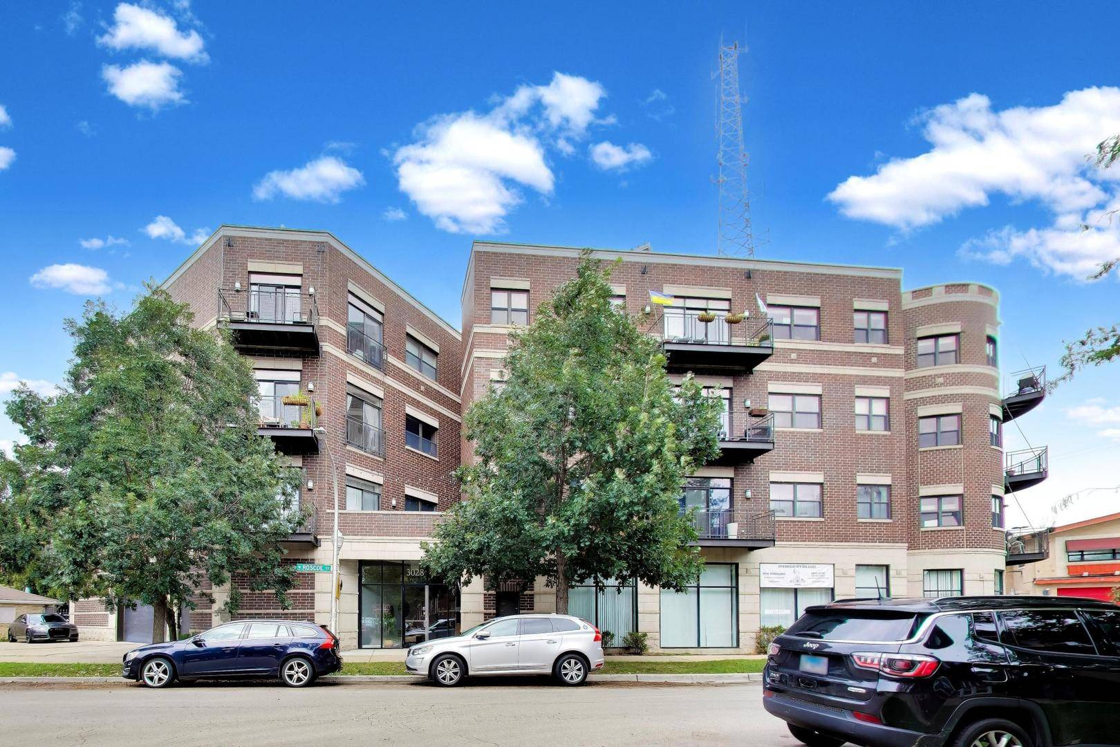 3028 W ROSCOE ST #203, Chicago, IL 60618