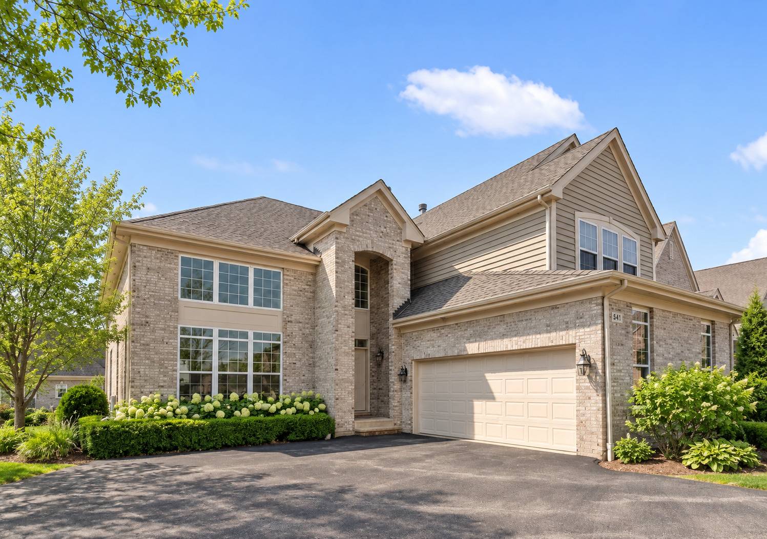 541 Bridgestone CT #541, Inverness, IL 60010