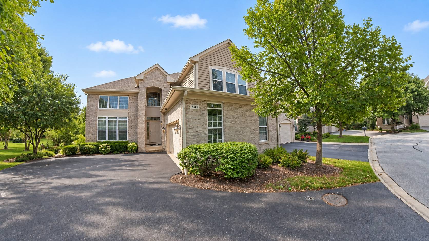 541 Bridgestone CT #541, Inverness, IL 60010