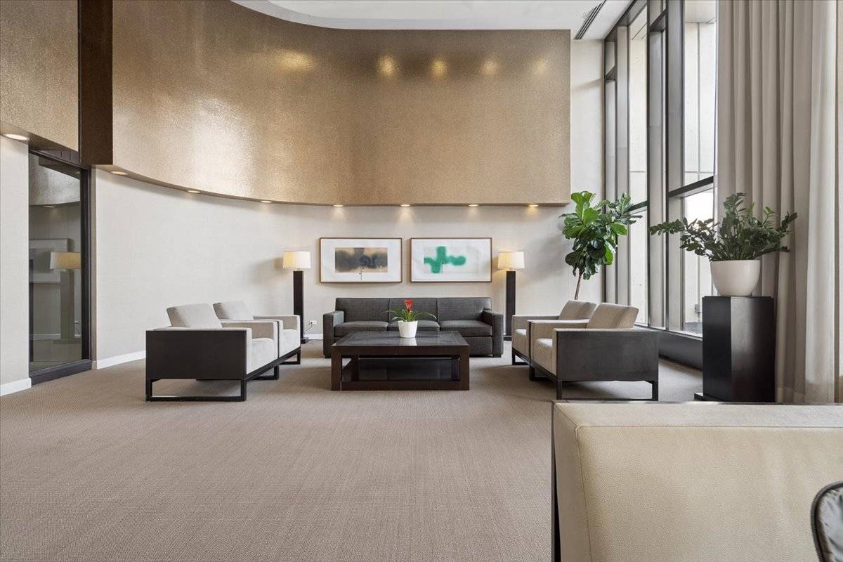 3930 N Pine Grove AVE #2612, Chicago, IL 60613