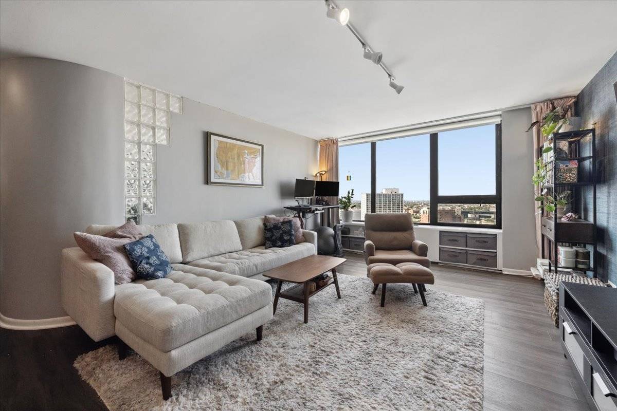 3930 N Pine Grove AVE #2612, Chicago, IL 60613