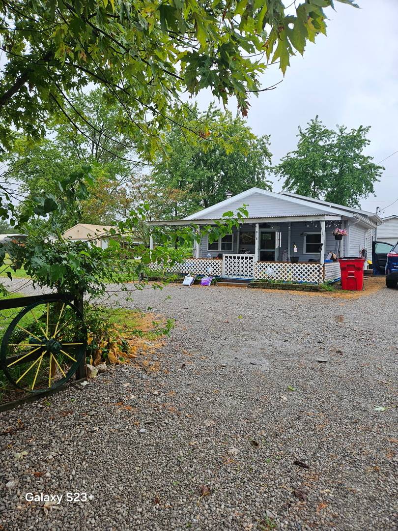 8128 City Lake RD, Duquoin, IL 62832