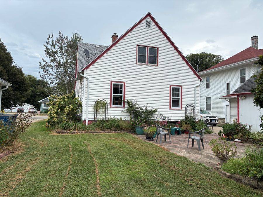 623 S 2nd ST, Watseka, IL 60970