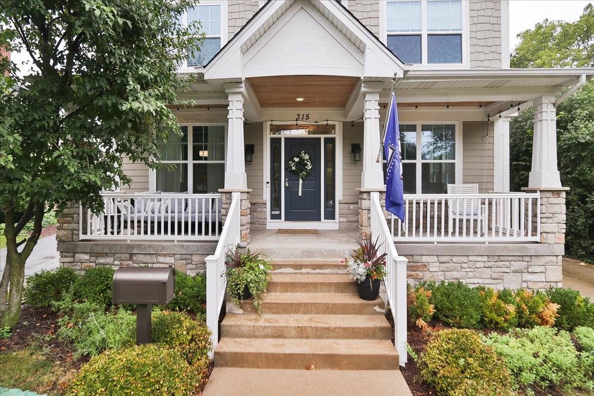 315 W Franklin ST, Wheaton, IL 60187