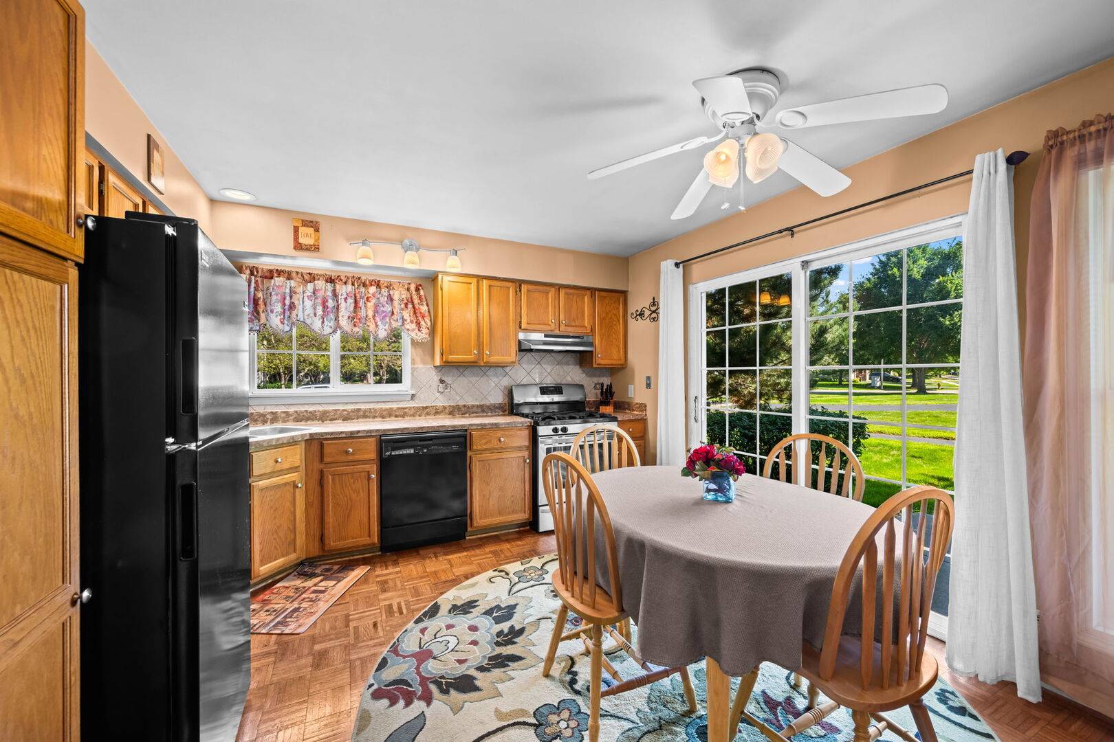 1343 Ridgefield CIR, Carol Stream, IL 60188