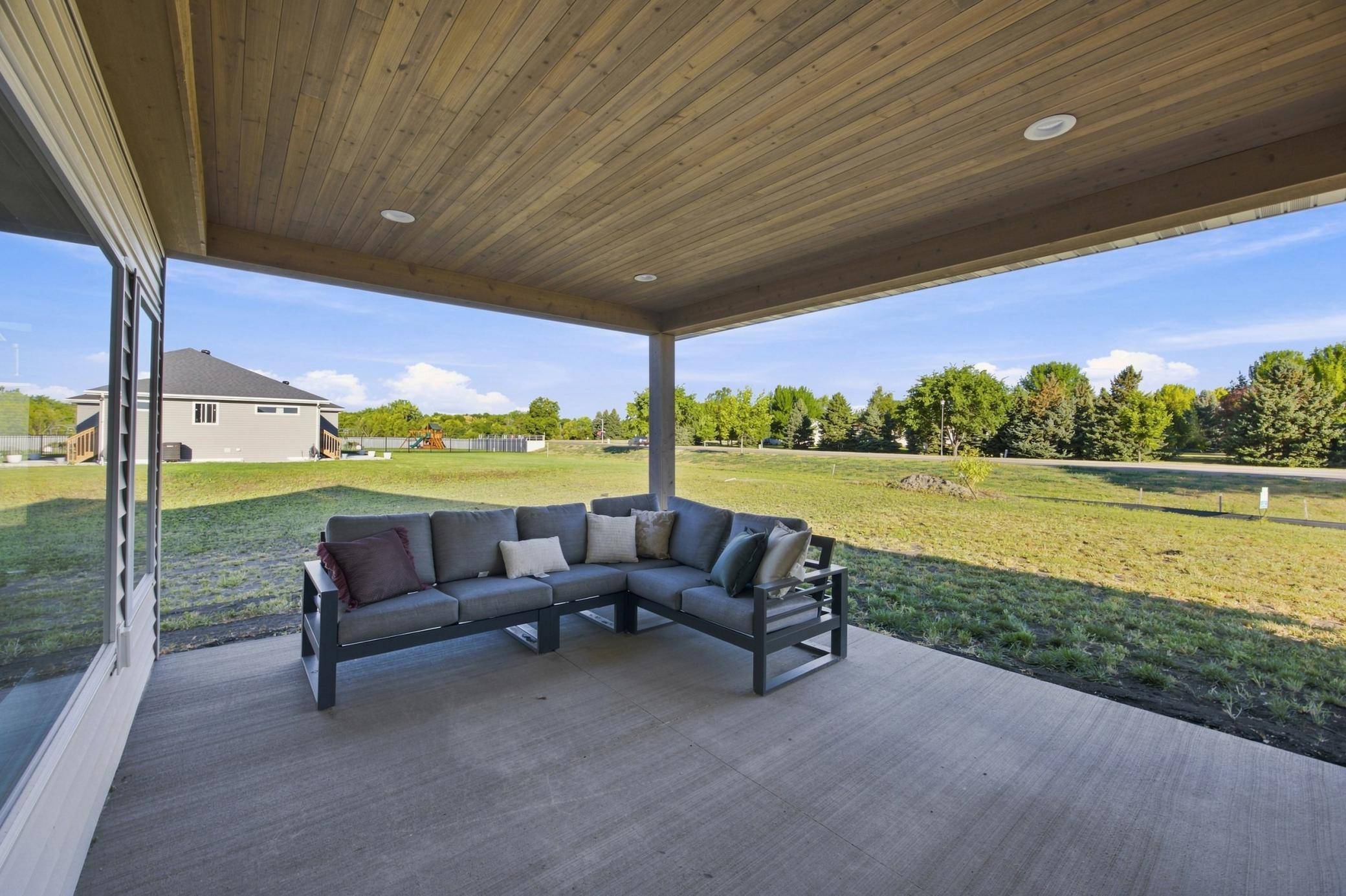 4736 Hampton LOOP S, Moorhead, MN 56560