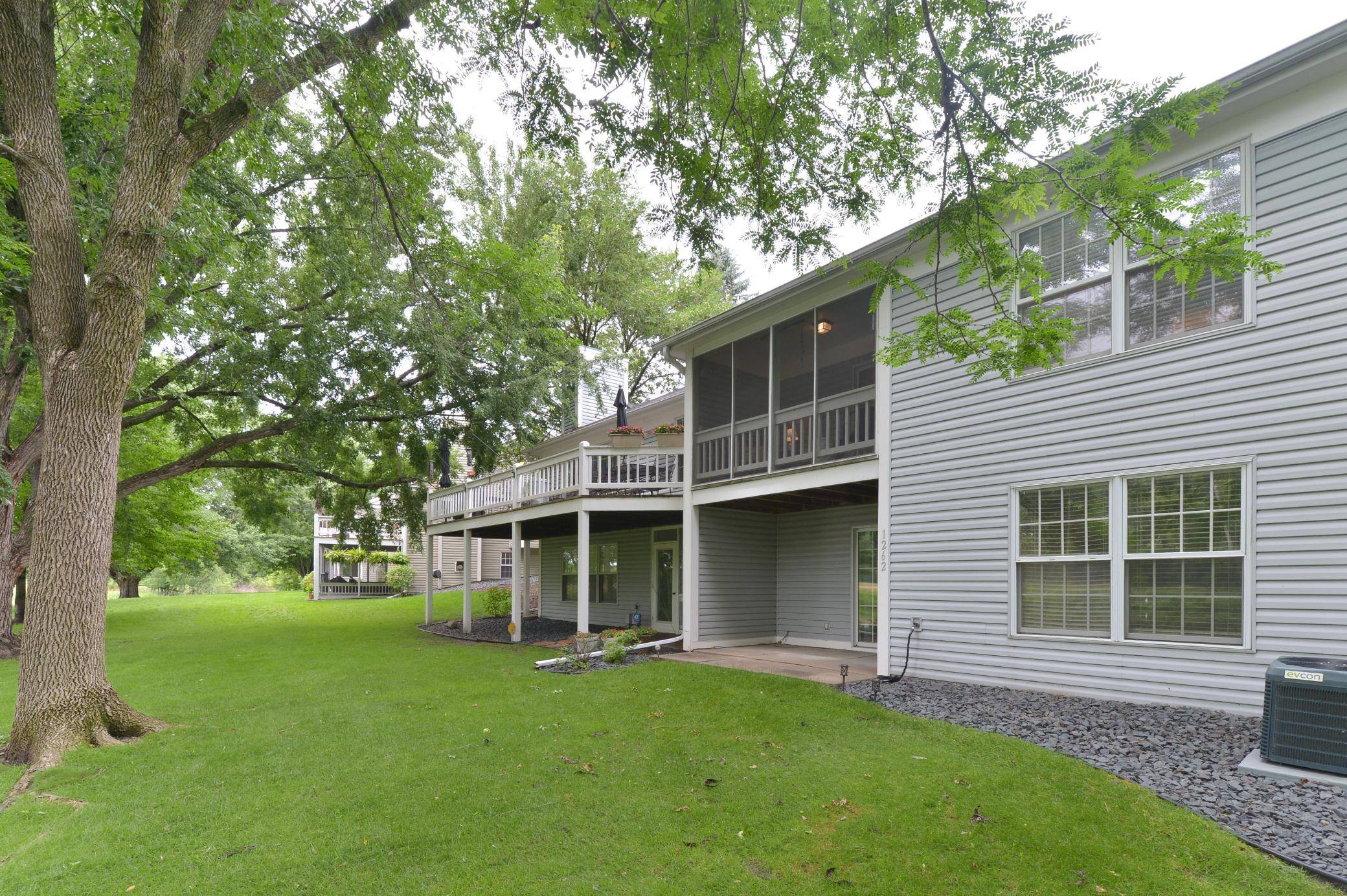 1262 Pond View LN, White Bear Lake, MN 55110