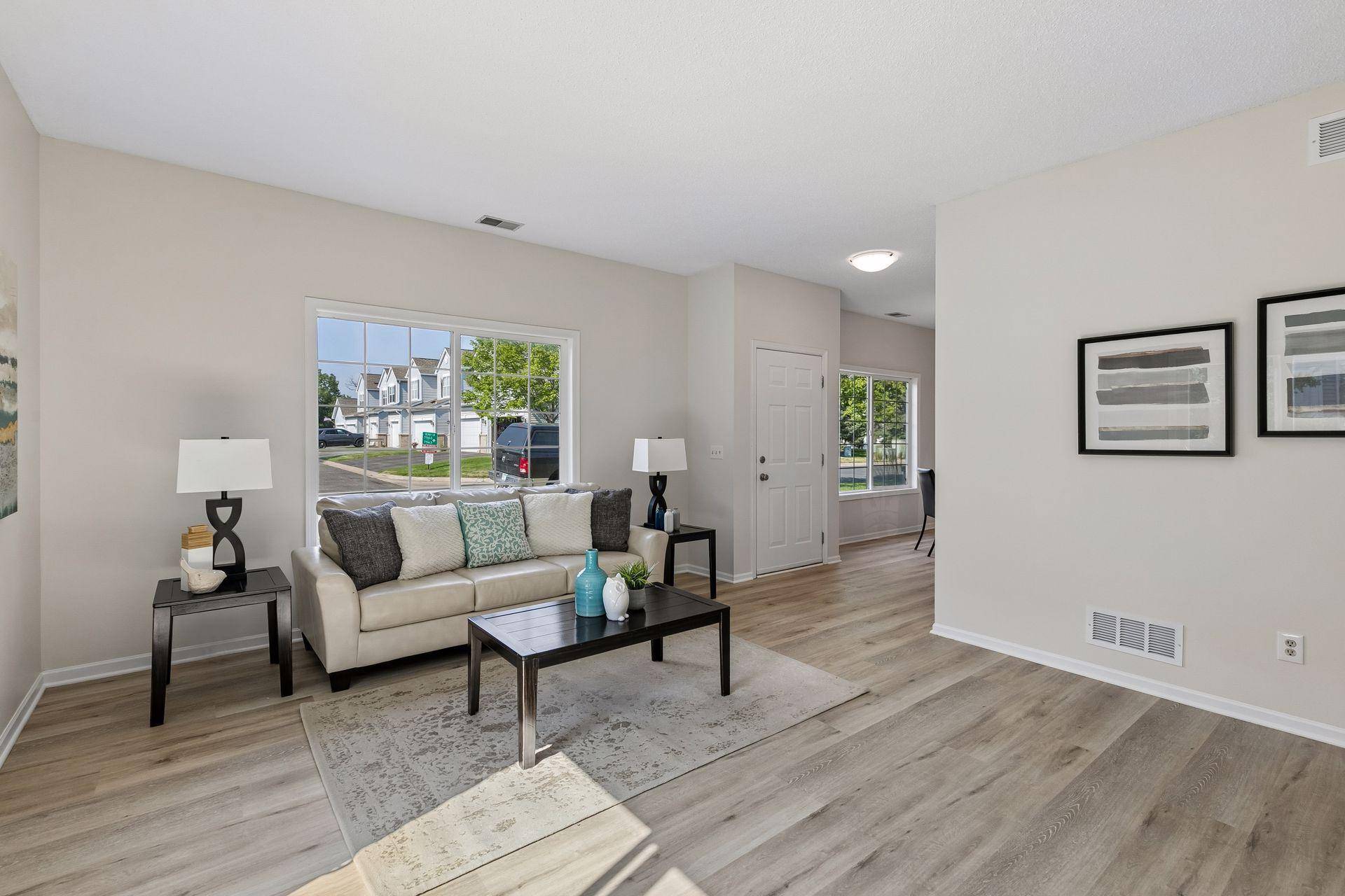 1336 Yorkshire LN, Shakopee, MN 55379