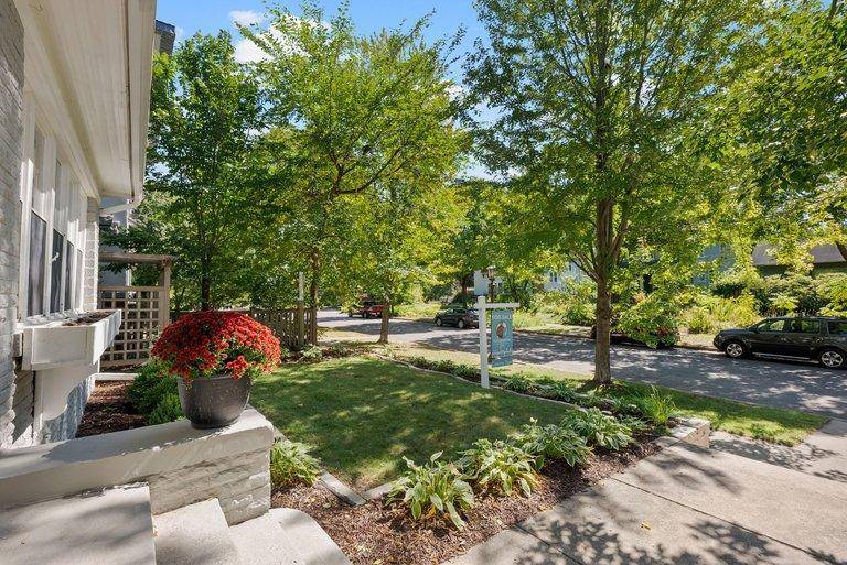 1055 Goodrich AVE, Saint Paul, MN 55105