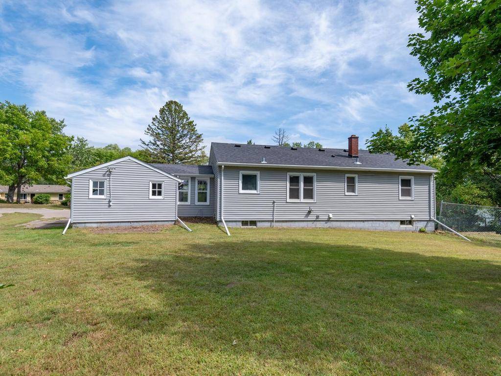 125 Elm DR, Carver, MN 55315