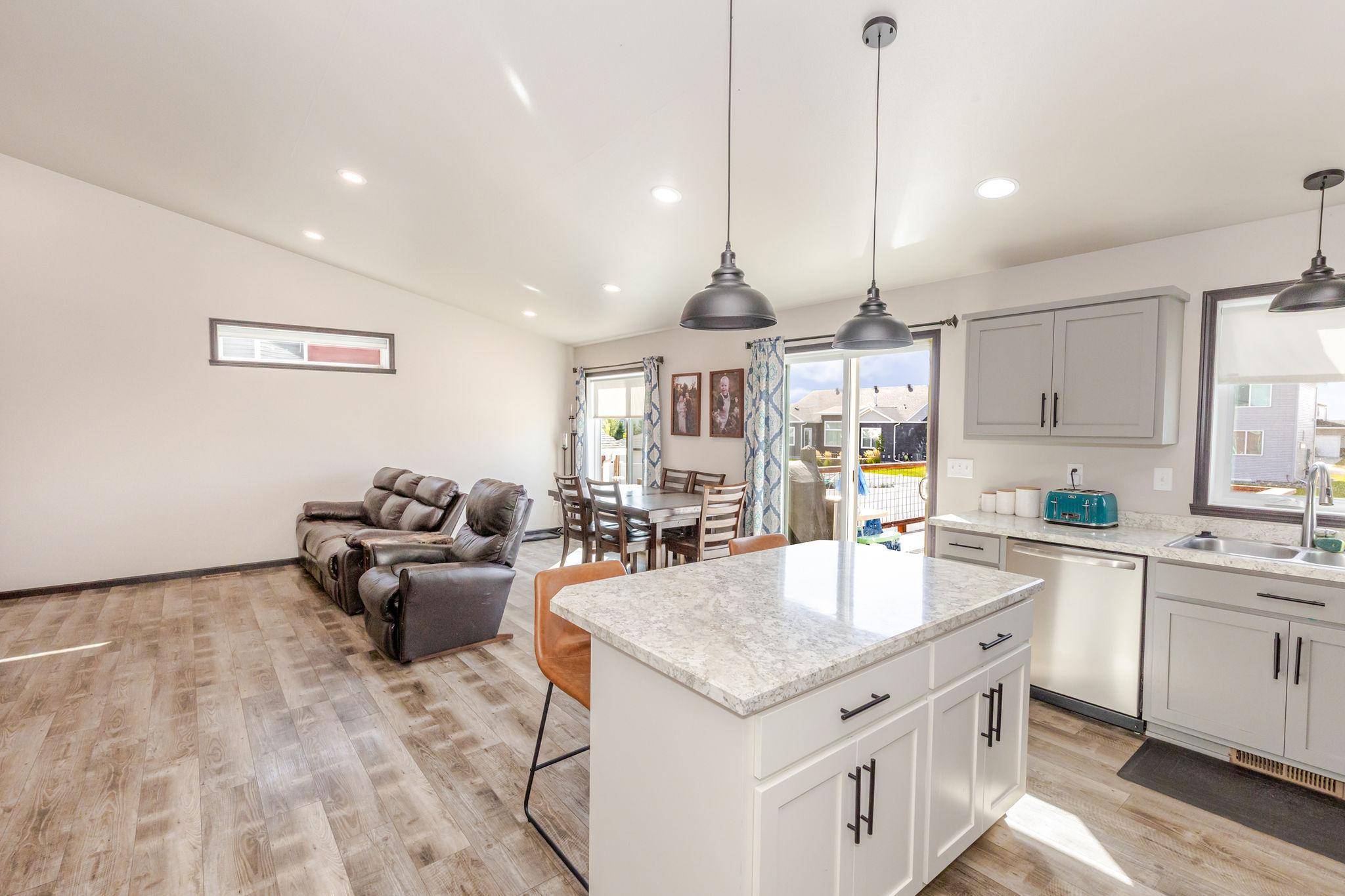 8081 GOLDFINCH DR, Horace, ND 58047