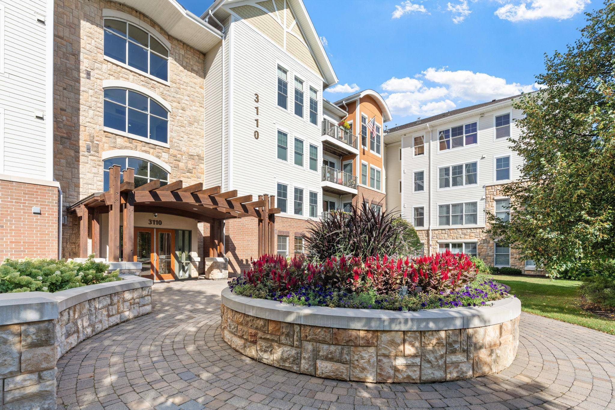 3110 N Chestnut ST #301, Chaska, MN 55318