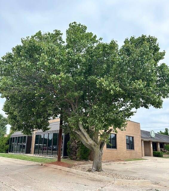 11102 STRATFORD DR, Oklahoma City, OK 73120
