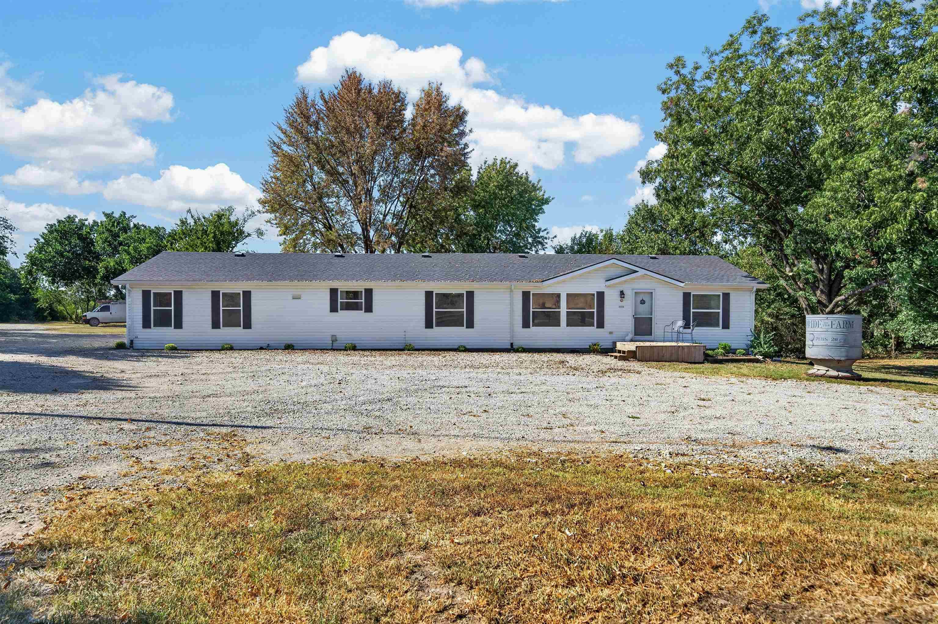 11827 SW 180th St, Rose Hill, KS 67133