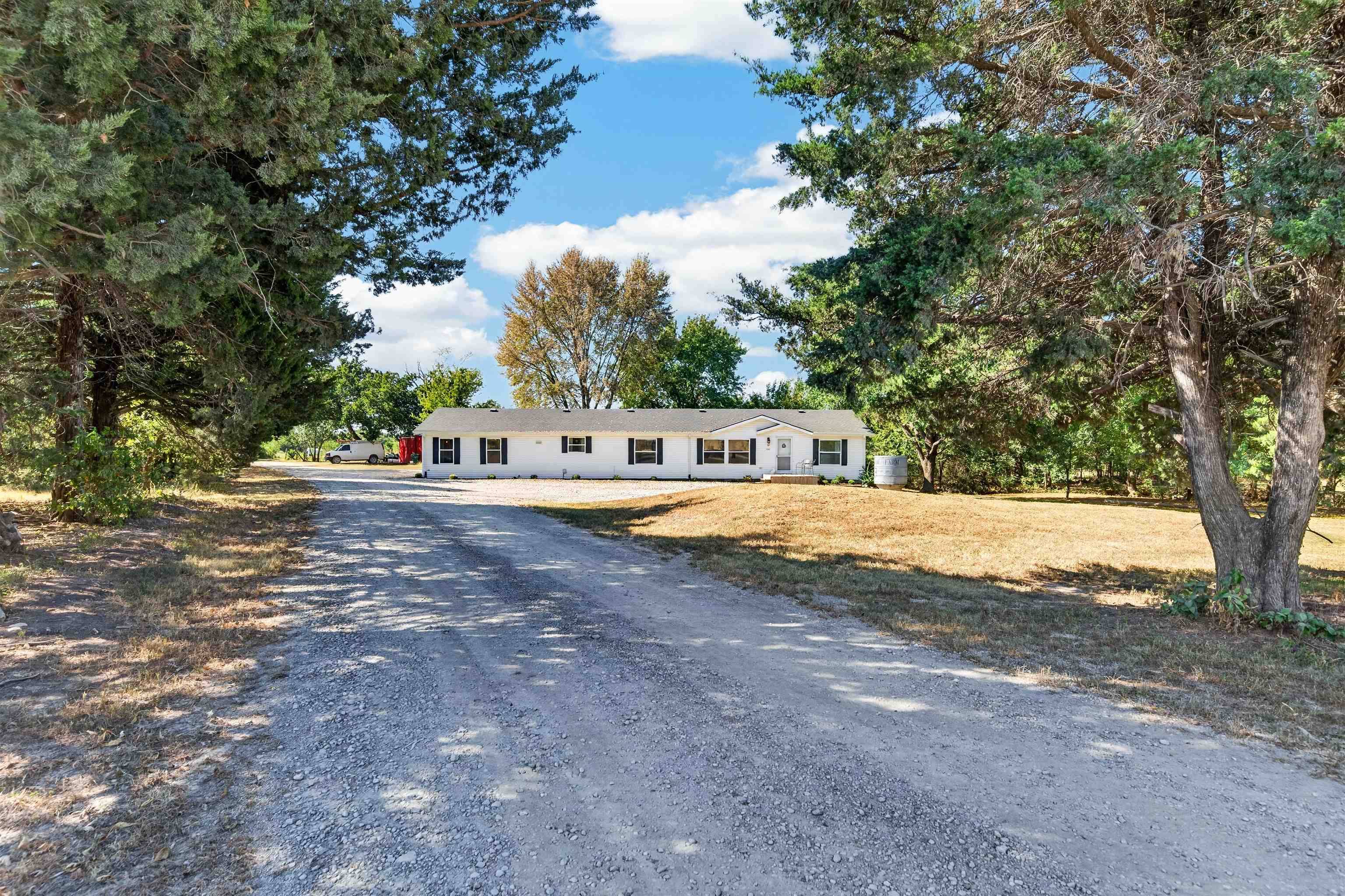 11827 SW 180th St, Rose Hill, KS 67133