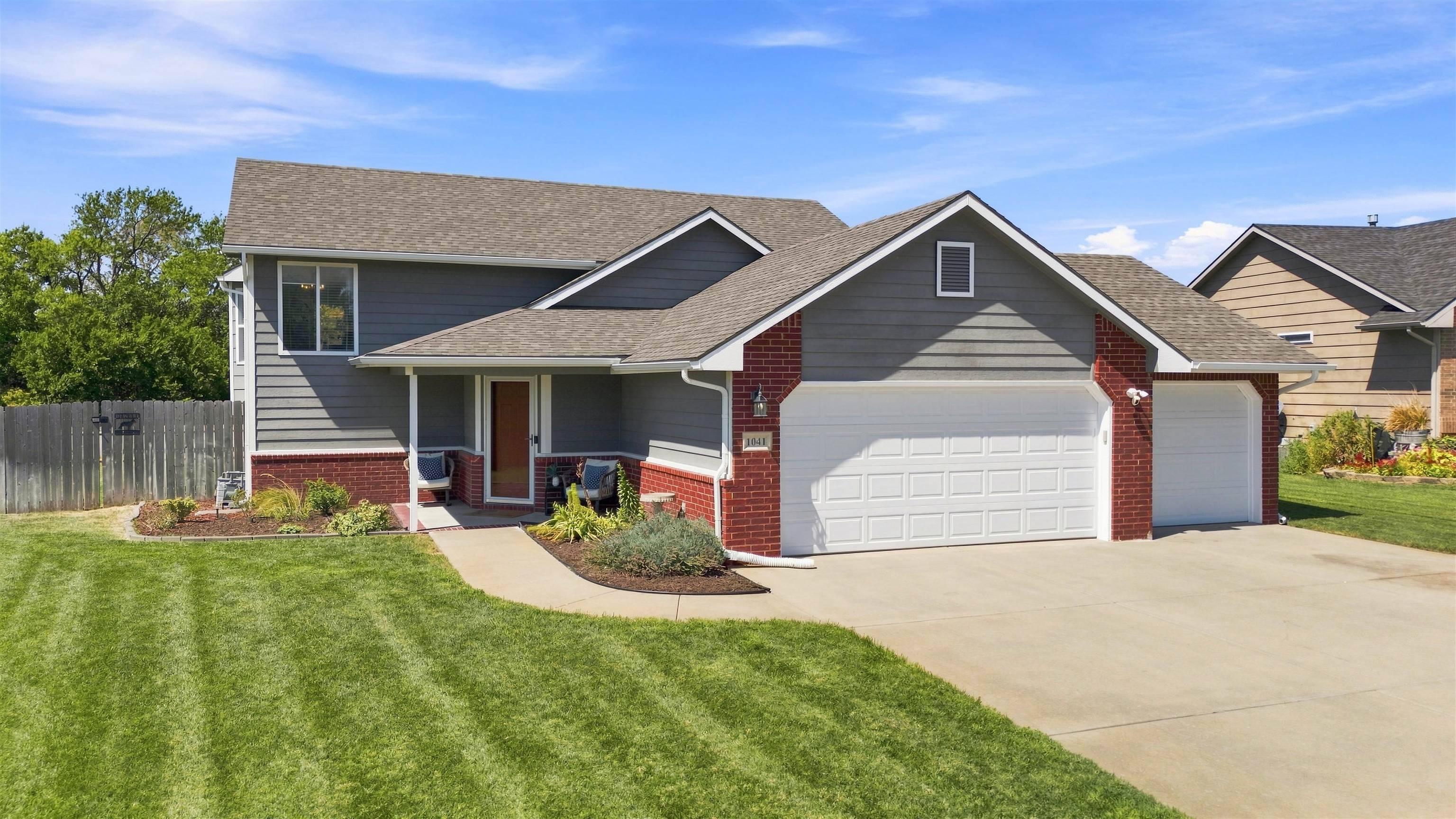 1041 N Meadow Rd, Valley Center, KS 67147