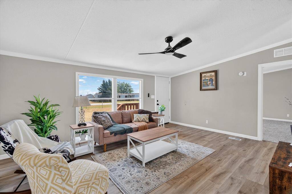 8325 Mckinney Lane, Joshua, TX 76058