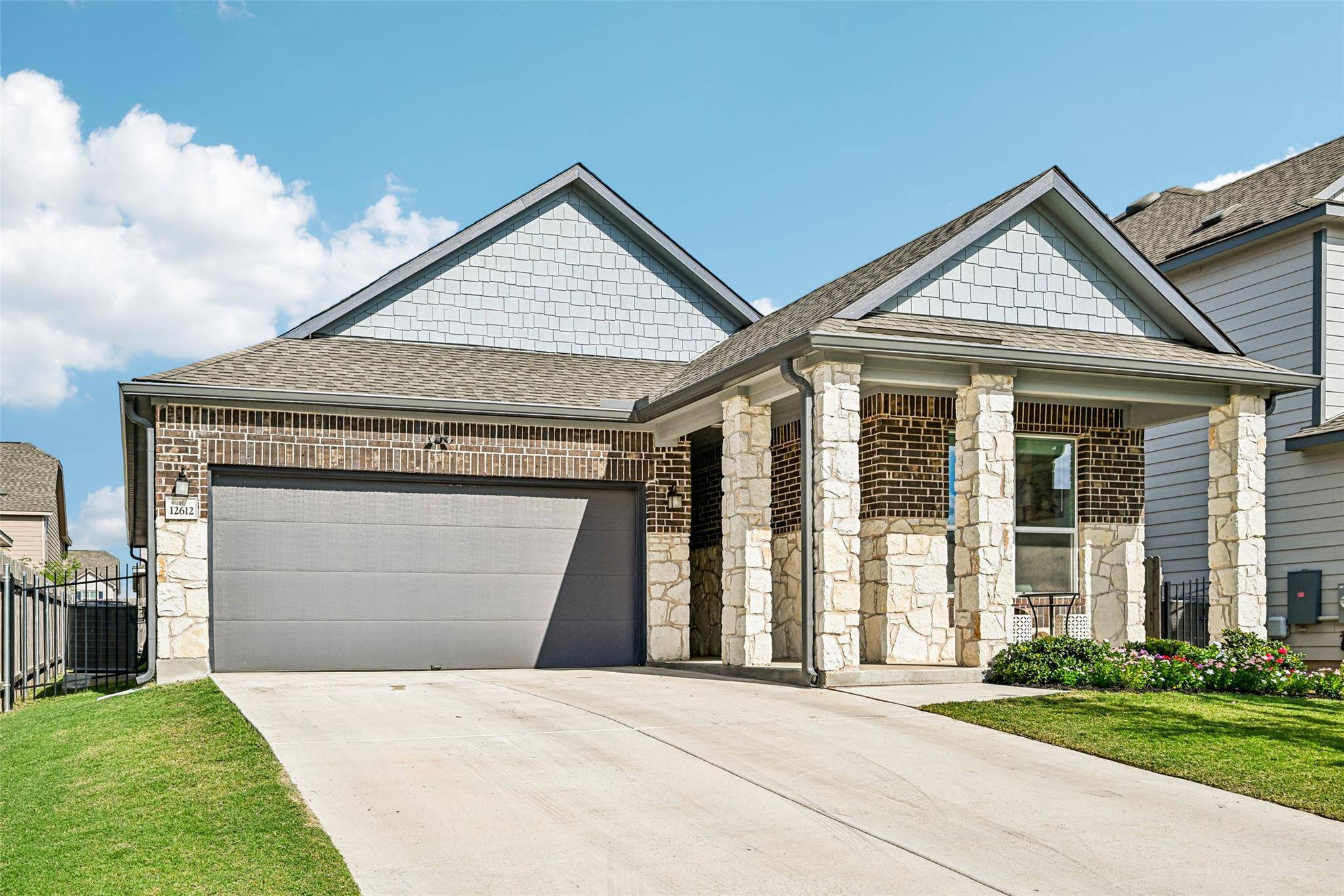 12612 Oxford Vineyard LN, Manor, TX 78653