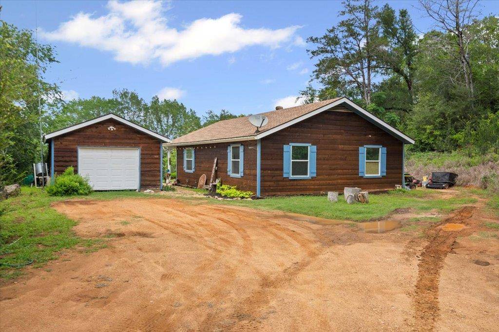 107 Mountain Valley DR, Smithville, TX 78957