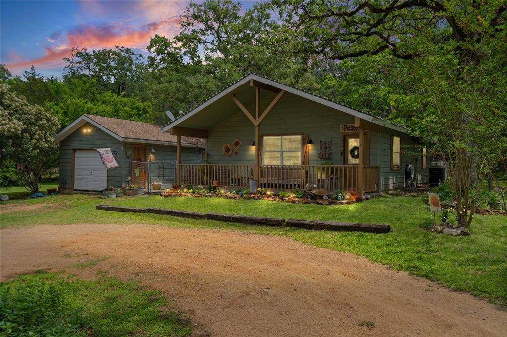 107 Mountain Valley DR, Smithville, TX 78957
