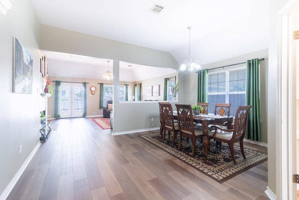 2200 Grove DR, Round Rock, TX 78681