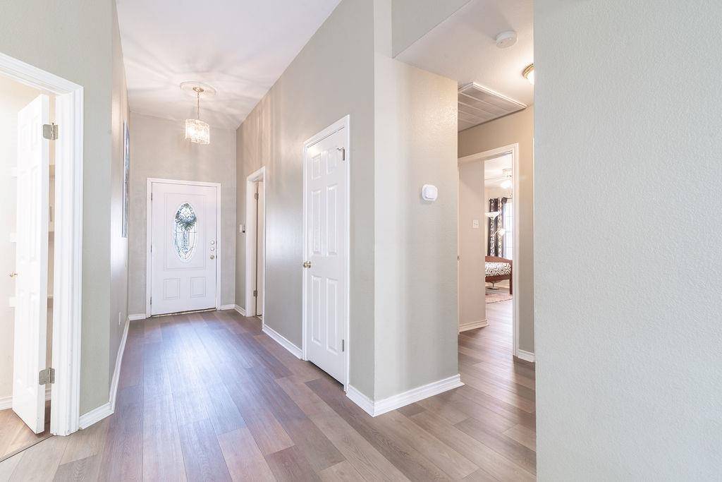 2200 Grove DR, Round Rock, TX 78681