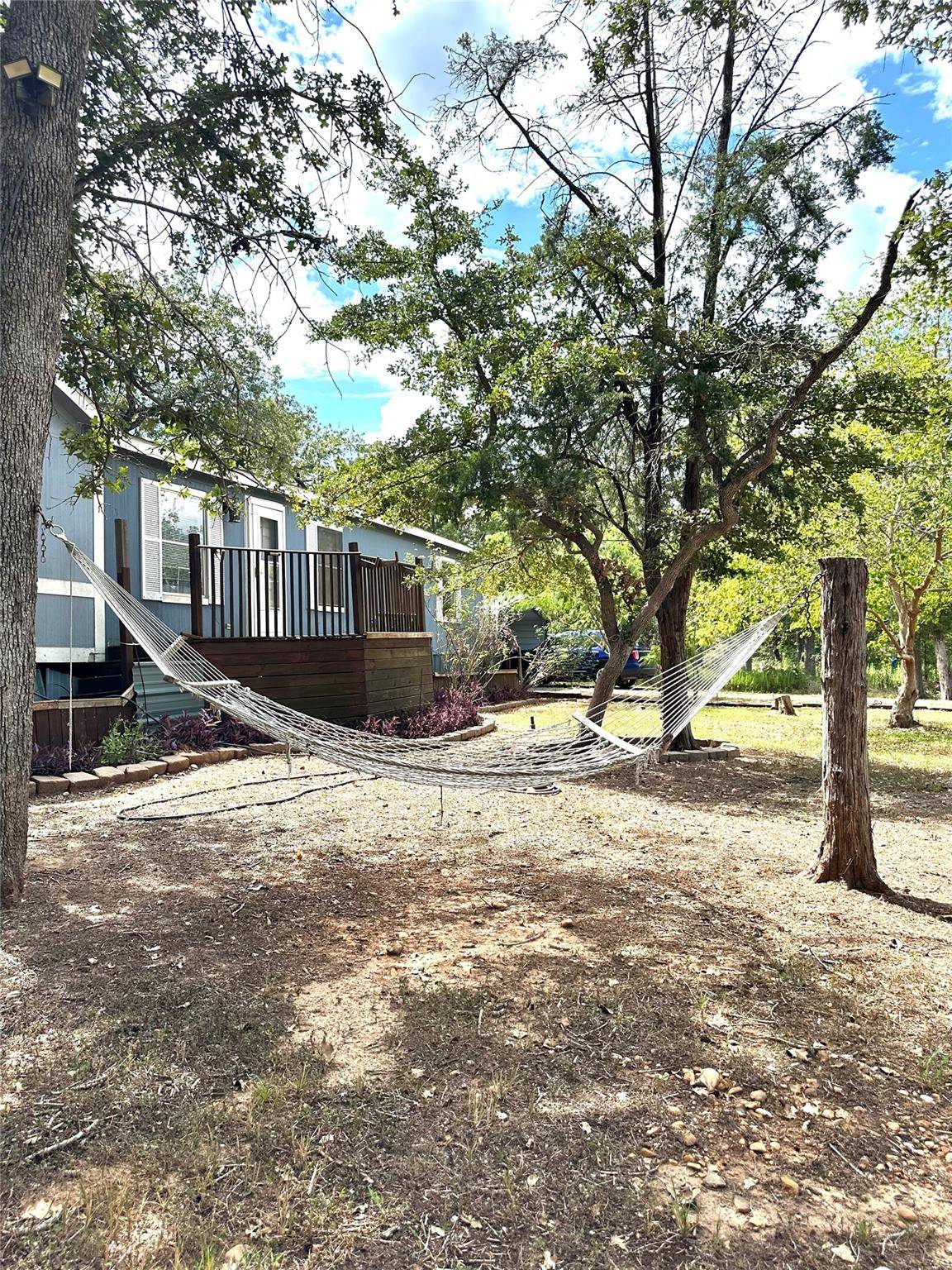117 Shoshoni DR, Smithville, TX 78957