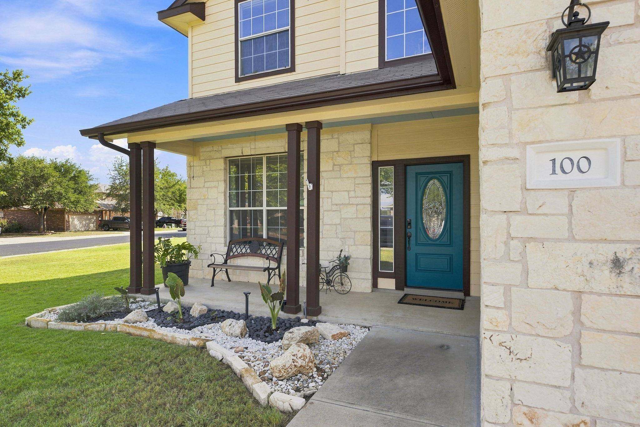 100 Wild Cat DR, Bastrop, TX 78602