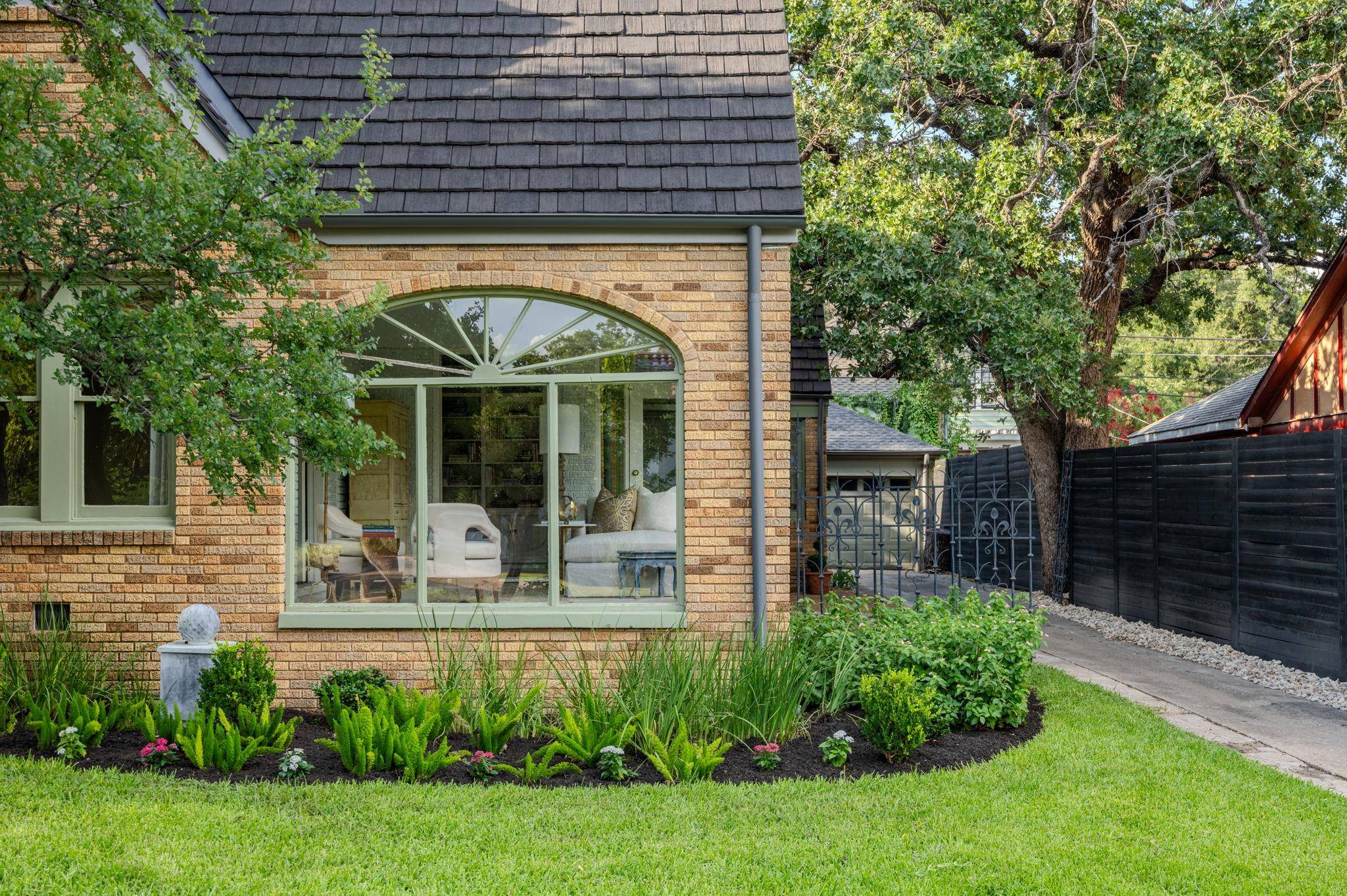 106 Laurel LN, Austin, TX 78705
