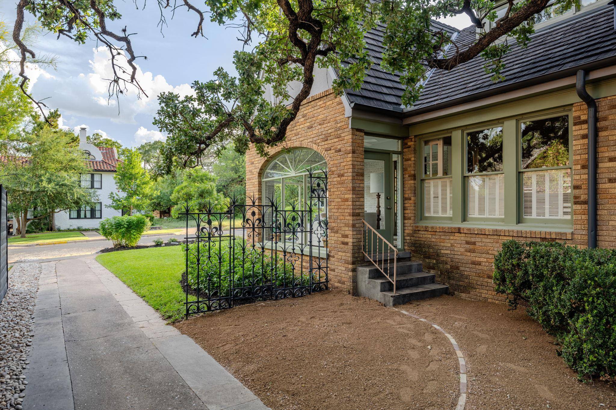 106 Laurel LN, Austin, TX 78705