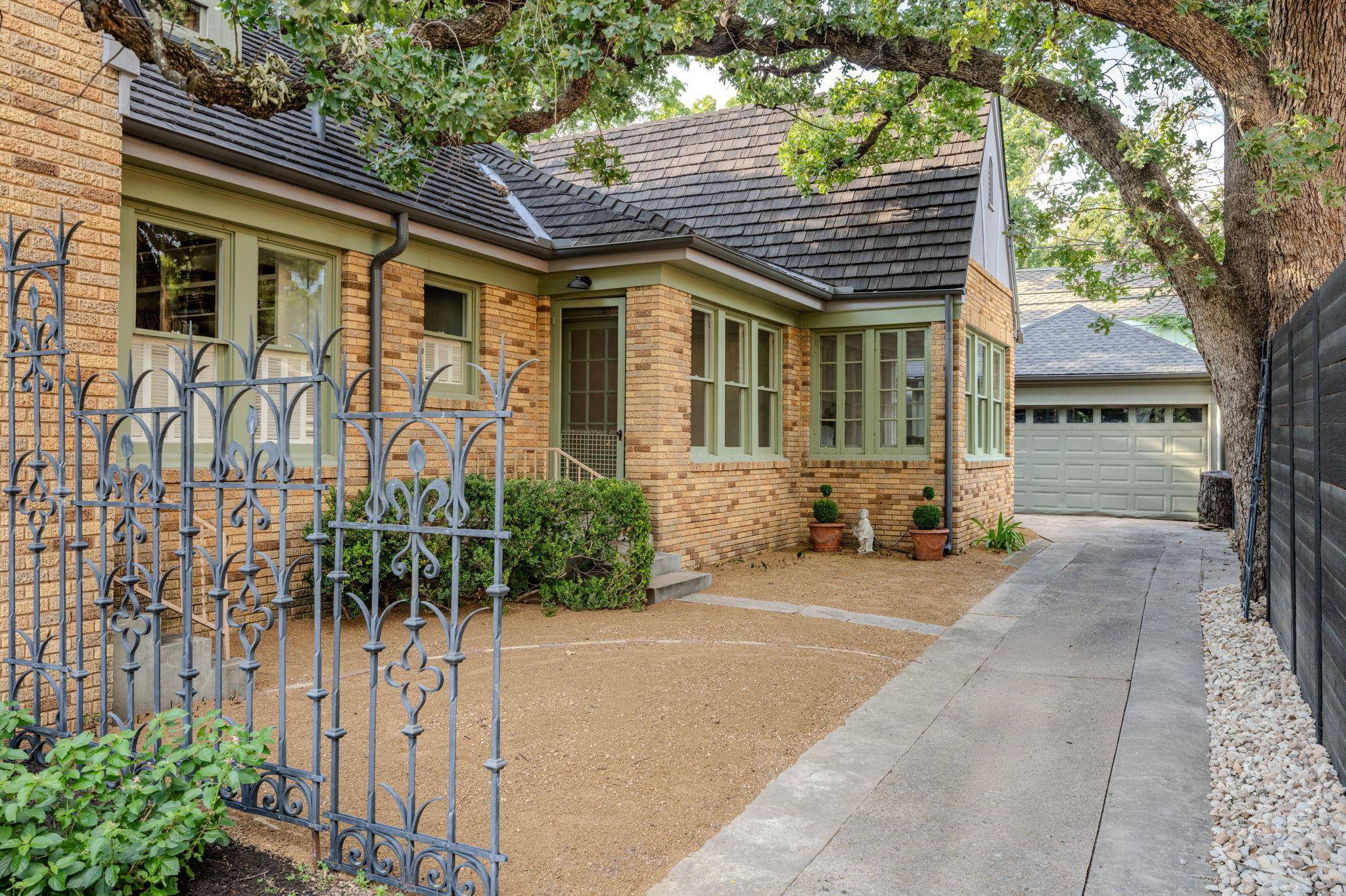 106 Laurel LN, Austin, TX 78705