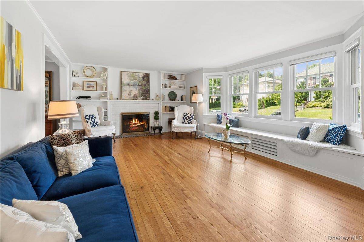 15 Lyons PL, Larchmont, NY 10538