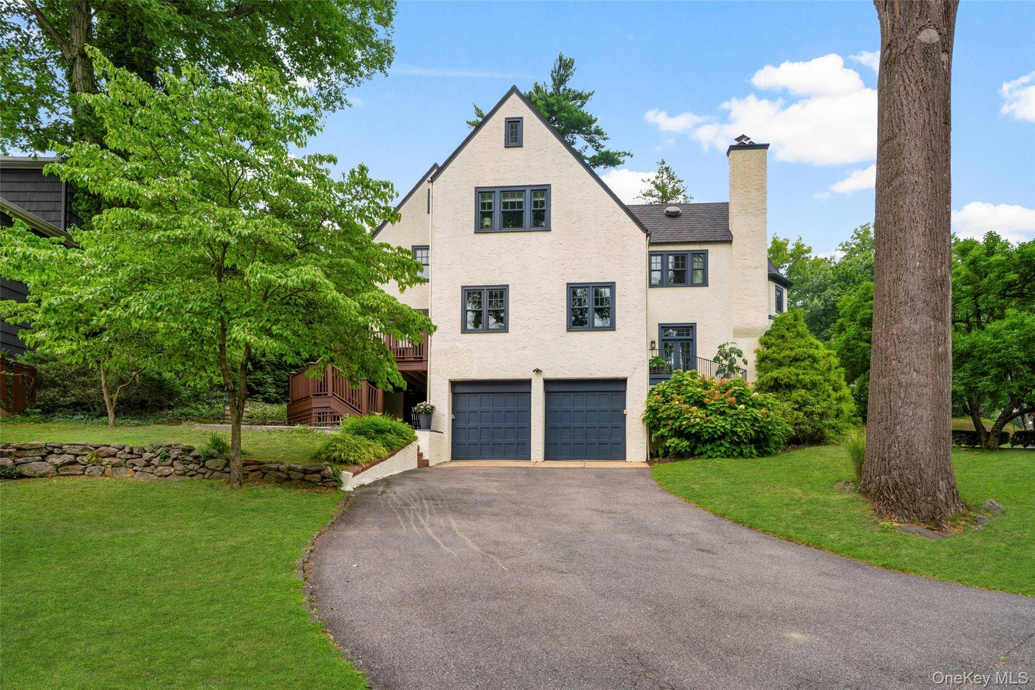 1 Huguenot DR, Larchmont, NY 10538