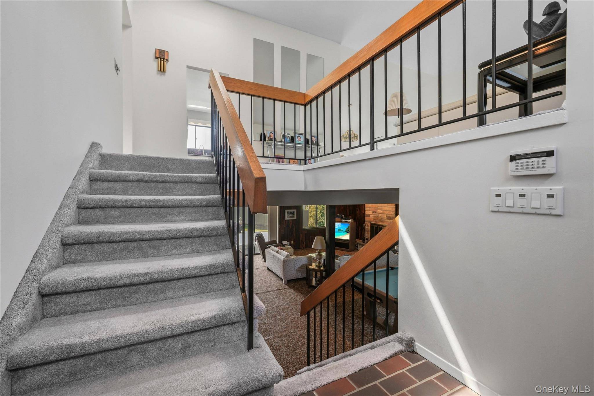 99 Skyview LN, New Rochelle, NY 10804