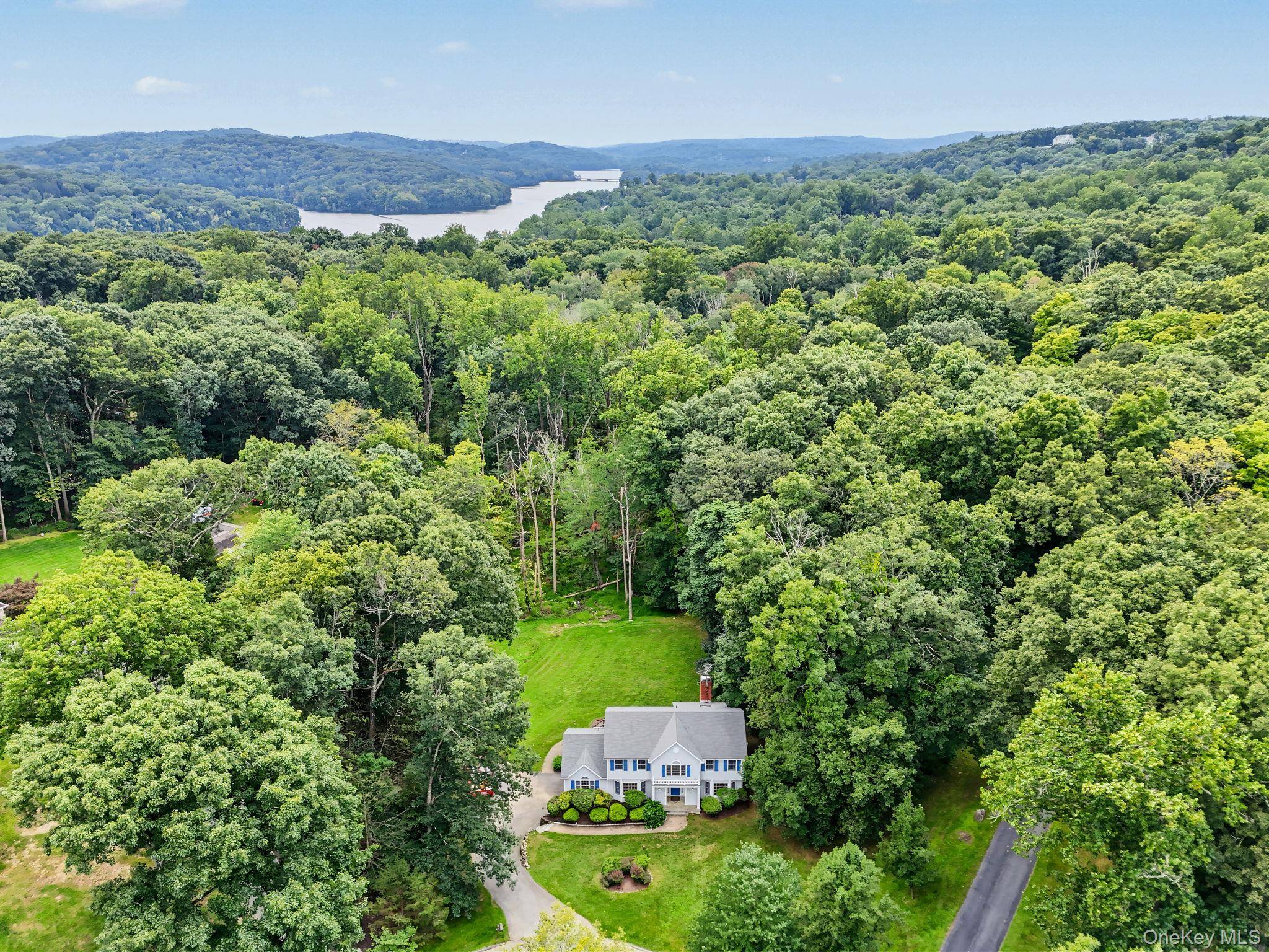 4 Sugar Hollow RD, Katonah, NY 10536