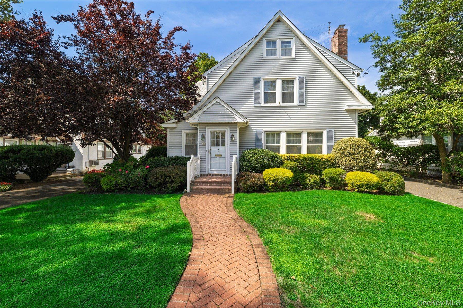 38 Fern ST, Floral Park, NY 11001