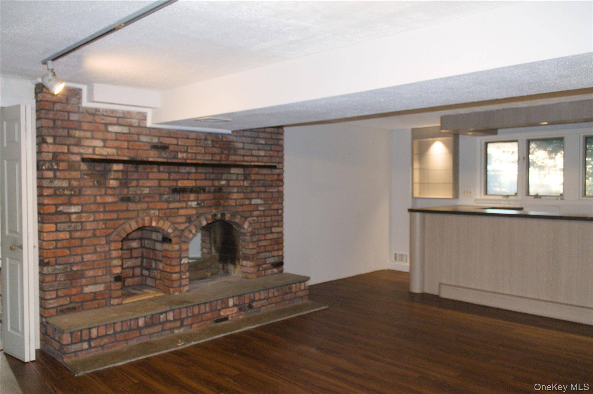 82 Yale AVE, Oakdale, NY 11769